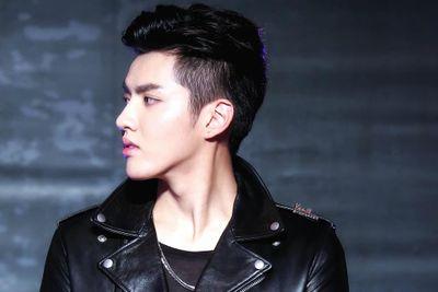 อู๋ฟาน ไม่มีไรมากผมหล่อ อยากให้รักทักเมนชั่น อยากให้ซั่มทักดีเอ็ม