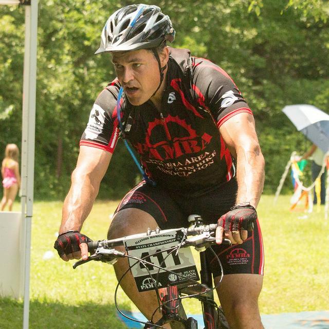 Hockey fan, MTB biker and road cyclist. Metal.... \m/ R.I.P. Bob Probert