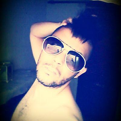 huhtthy's profile picture. sou cantor e compositor meta de seguidores. 1100.