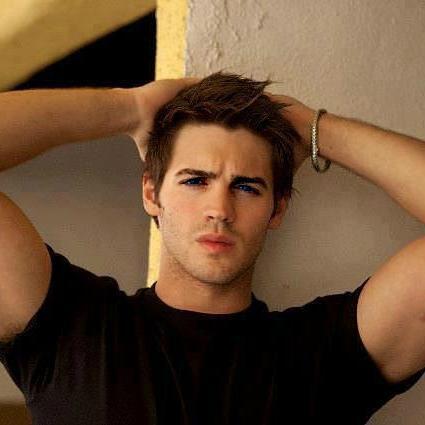 TheAcroBackup's profile picture. I left Gotham in the very capable hands of my mentor. Blüdhaven, in all of its... glory, is my new responsibility. Well, and @ColdAsBullets of course.