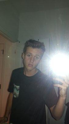 Hey im Austin im 15 and i like to sing and dance (: :p