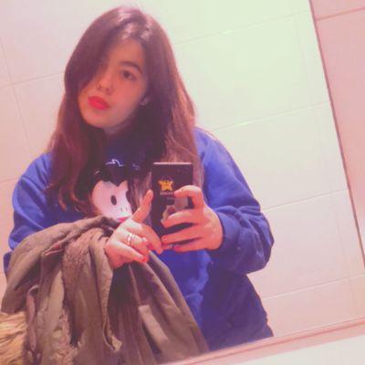 la whatsapp: 671225515  instagram: nayara_mnn 
sevillana vivo en madrid  bailarina y jugadora de voley.
