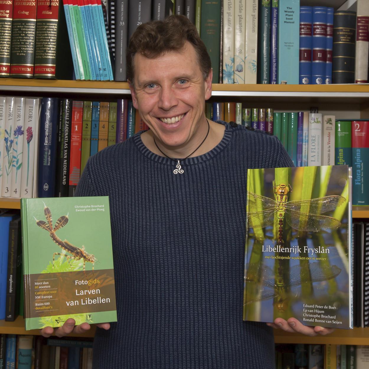Mede oprichter bij Bureau Biota Ecologisch advies, onderzoek en educatie (http://t.co/AllWRmf8Xi), natuurfotograaf bij Brochard Photography
