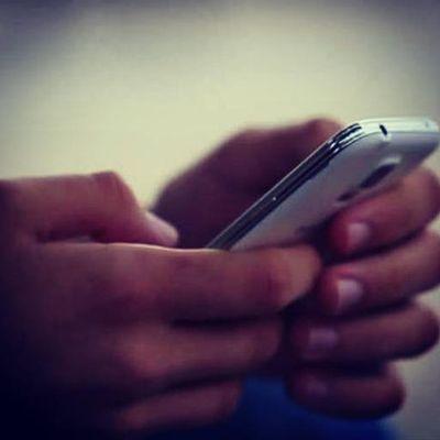 - يسألوني عنڳ.' يحسبونيَ مثل آوّل آعرف آخبارک.. !
