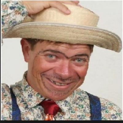Tenho 7 filho e moro no sitho junto com minha espoza que ja faleceu e viva o pao co ovo