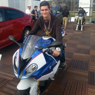 Muero por vivir. Se lo que soy y de quien dependo. Vivo para luchar. Haz lo que sientes. Hay más felicidad en dar que en recibir. //└A// 2P/\C.//M/\K/\VELI//