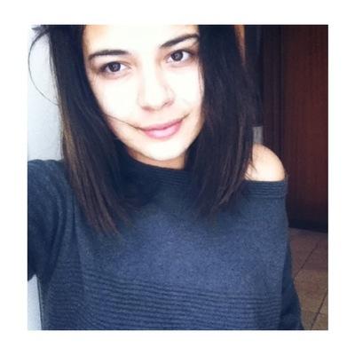 Ti cerco nel sorriso degli altri che non sorrido mai come te - Is it too much to ask for something great? -