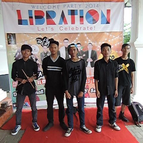 Five crazy boys who have crazy dreams to reach crazy experience @alby187v @iananggoro1 @irhashAF @official_irvann @kataadibio //admiring BMTH/Blink 182/MCR