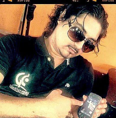 Artizta, Musico, DJ.Baterista,Percusionista, Actor,Escritor,Camarografo,Pintor,Bailarin,Sonidista,Zapatero,Barrendero,Lavo plancho trapeo, Soy un Payaso.