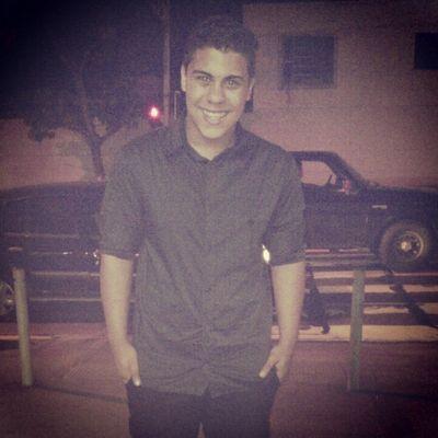 Happy ! Viver a vida ,sem medo de ser Feliz ! Sem medo do que os outros vão pensar , sou eu mesmo em todos os momentos ! Hahahaha segue ae haha