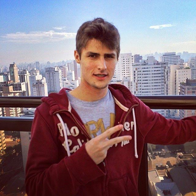 AiPedrofc's profile picture. Aiiii Pedroo , ai filho , porque você fez isso??? Agora você vai ter que falar pro seu pai . A gente já tinha conversado isso #AIPedro
