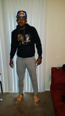 My name is chaz,i keep my circle wit me, so these squares cant surround me. #teamamiya