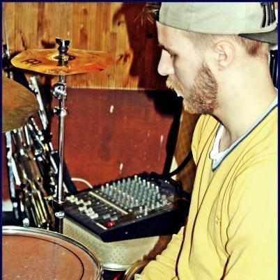 Musician. DRUMWORLD!
Absolut brass band - http://t.co/4mmnydwcGy
The B Crew - http://t.co/mFEH2bOZmA https://t.co/vkEljSPbCL