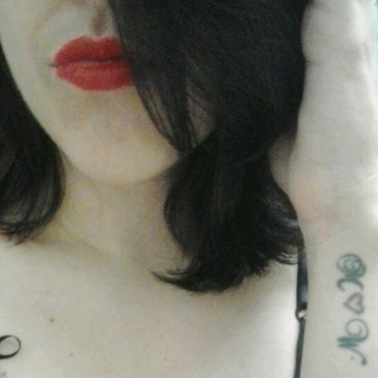 'Me apego facilmente ao que desperta meu desejo, tente me obrigar a fazer o que não quero e você vai logo ver o que acontece '(8)
 ~ Eu sou a música! ~