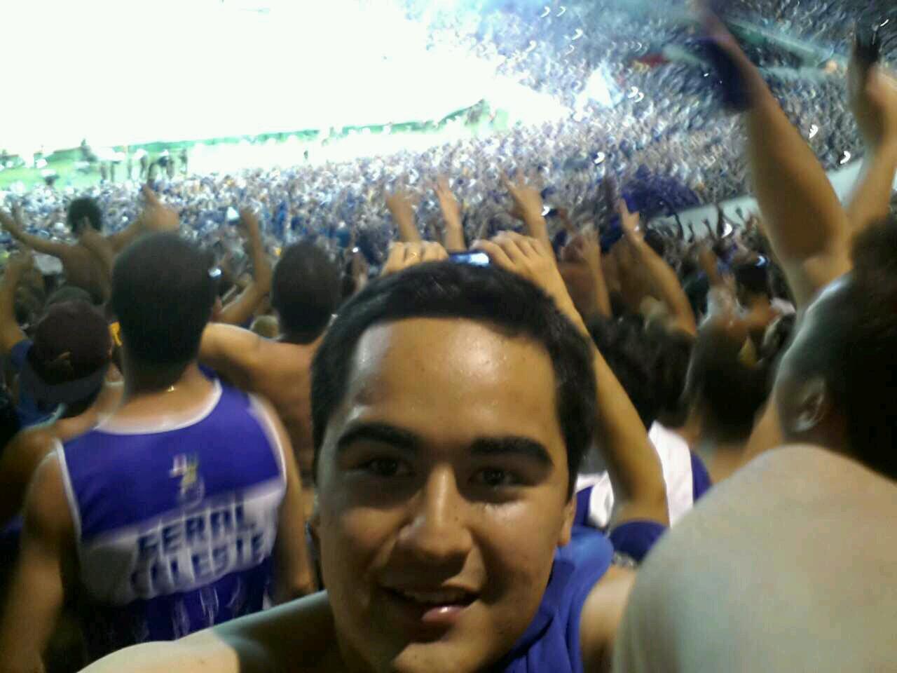 Cruzeirense. Viciado em esportes. Apreciador de uma bela breja gelada.