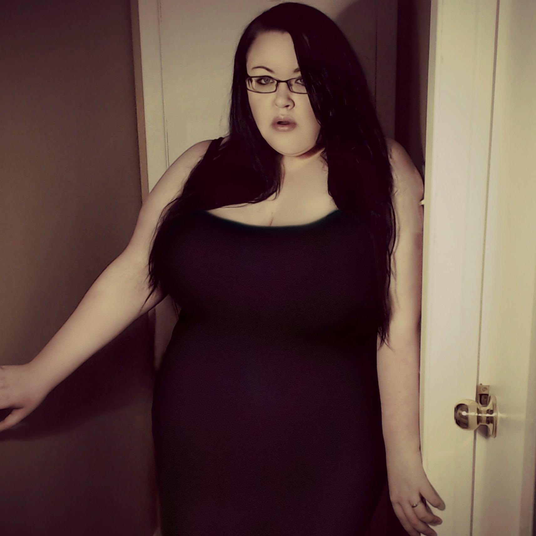 Plus Size Model, Part-Time Gamer and Full-Time Fun! ;) #staymalicious
