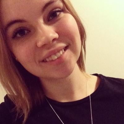 Directioner, member of the Tichfam! Kinda like 5SOS too! Bookworm - music keeps me going! Love writing - waiting for my muse! Journalism is my dream!