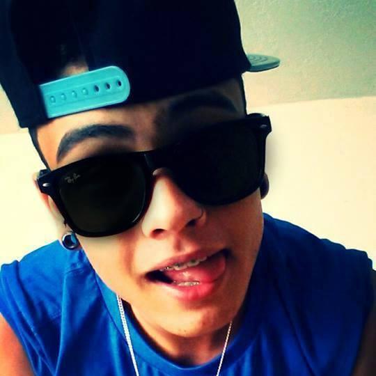 Caique|16 anos| Estudante| Porto Alegre| Rap|Funk| Sertanejo|Hétero| Namoro