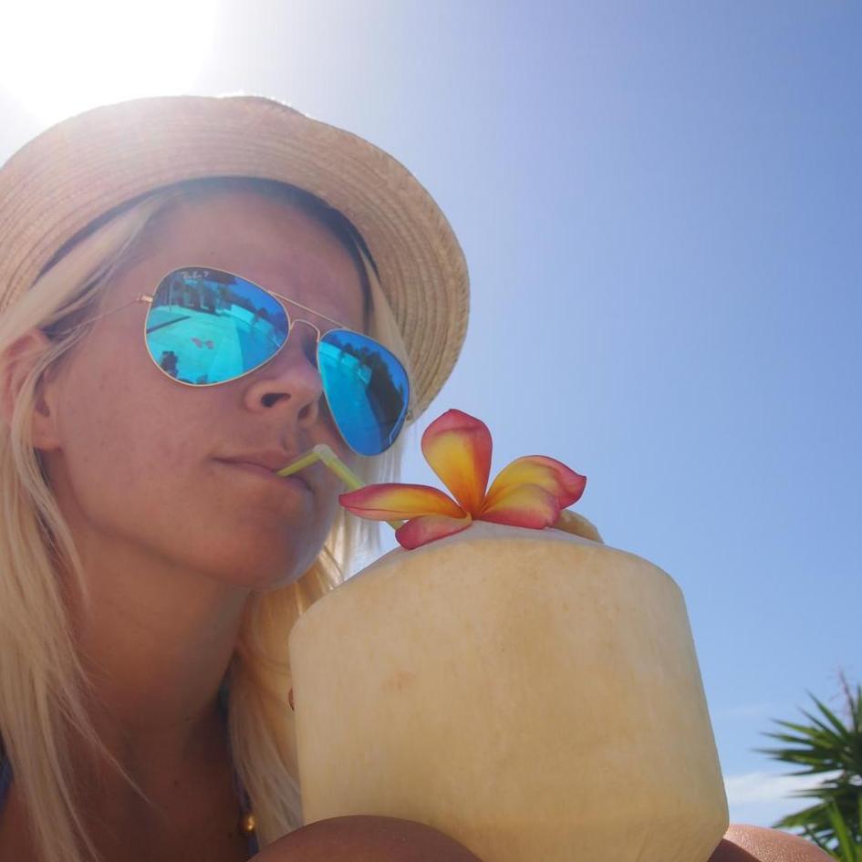 I’m a 20 something year old girl with that turned her wanderlust into travelling the world with her passport, camera and sombrero.
