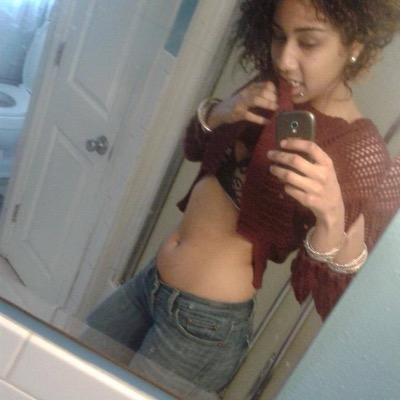 LacellyB's profile picture. 