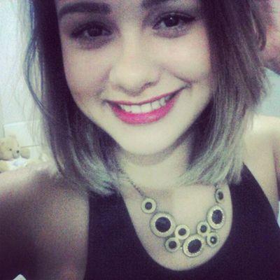 Valorize as pessoas que estão sempre ao seu lado. Por mais que sejam poucas, são as que valem a pena.