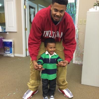 everytime yu see me im GRINDIN stay on my working shit... Father of a young prince Kaiden Khamari