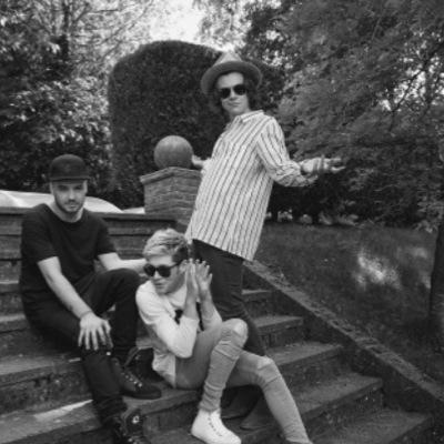Just 2 girls. ✨| Lana | Bianca | •1D | •5SOS | Boybands | Fangirls ✨
