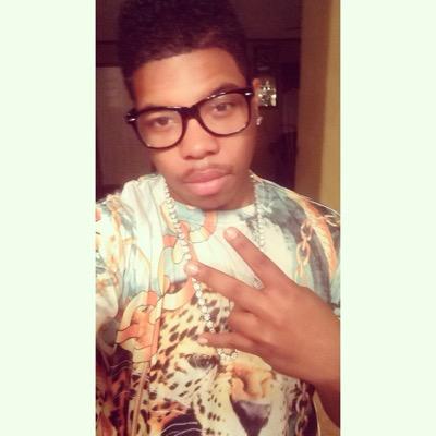 im cool i love money if u cool with me im cool with u im the CEO of GMF my rap name is GWAPBOY everybody follow me n ill follow back