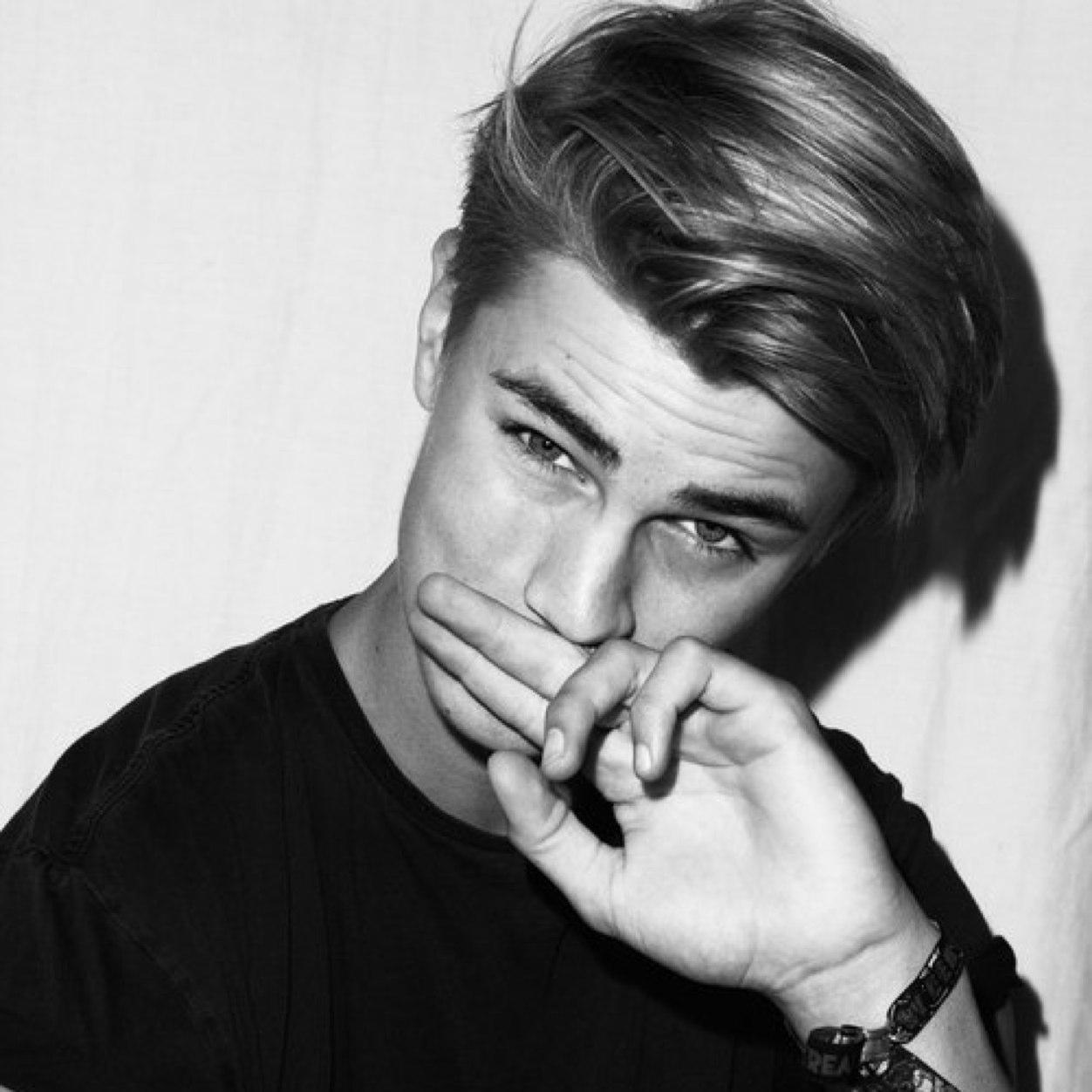 Hiii ❤ please follow @angel_daigle and do not follow this account ! Love ya :*