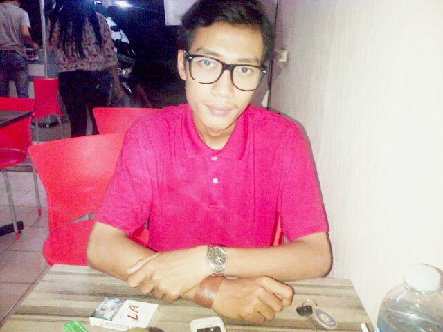 Rizalcheble's profile picture. Reckless n' relentess ciptakan pleaning untuk masa depan terbaik