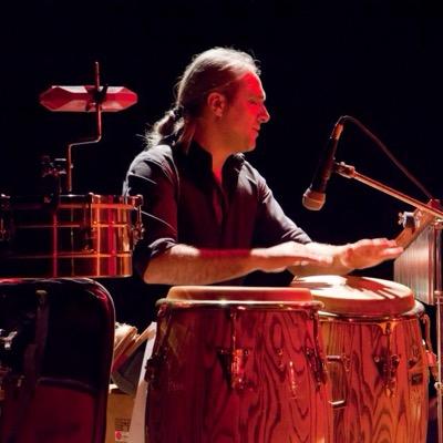 Percussionista e compositore. Mi da fastidio chi parla ad alta voce e odio chi disturba il prossimo, in ogni senso.