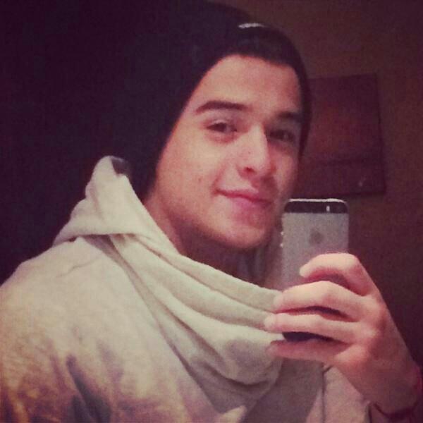 JERRY ME DIO FAV 4\11/14  AMO A JERRY HERNANDEZ....#JerryGirlHastaLaMuerte..#SiempreConJerry....100% JerryGirl .Amo Al Meserito.Del.Chaleco..Verde..Y A JAZMIN L