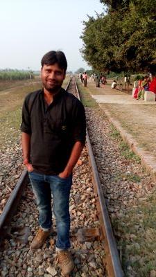 खवाहिश नही मुझे मशहूर होने की। आप मुझे पहचानते हो बस इतना ही काफी है।