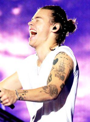 ollggoxtosa's profile picture. Poderia limpar minha bunda com papel higiênico, mas prefiro usar o contrato de elounor