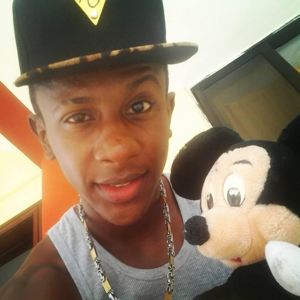 Mi Nombre E' GARY & Soy HijO De Mii Mamy & NO Dela TullA :p