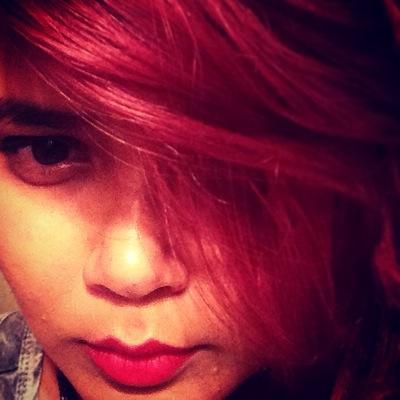 Hairdresser, traveler, teacher, artistic team member with L'Oreal Professionnel, stage lover, Redhead.
