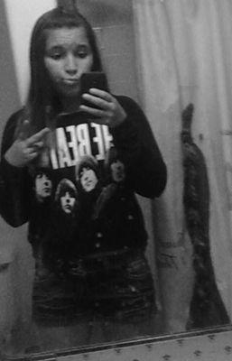 WARNING :::Honestly i just tweet random stuff thats in my mind &  I sing alot