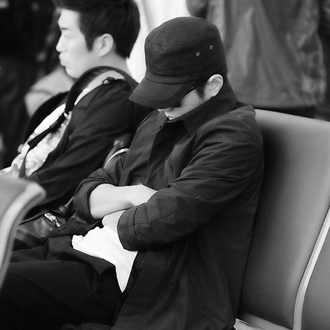 อันยอง~งับๆ คิมเเอล∞อีเดนบอทเก้าสองไลน์งับ~ ผมหล่อน่ารัก เฟรนลี่  ลองเข้ามาคุยกันได้นะครับ~ เเล้วคุณจะหลงรักผม(?) ปิดบอทครับ
