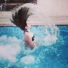Sou romance de verão, sou brisa leve e passageira.