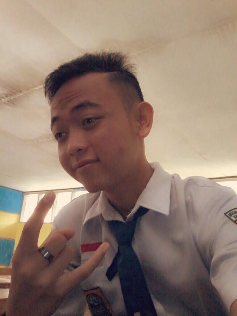 smart boy, Singer,Komposer, Musisi :D my the best friend@Andika_Hartono