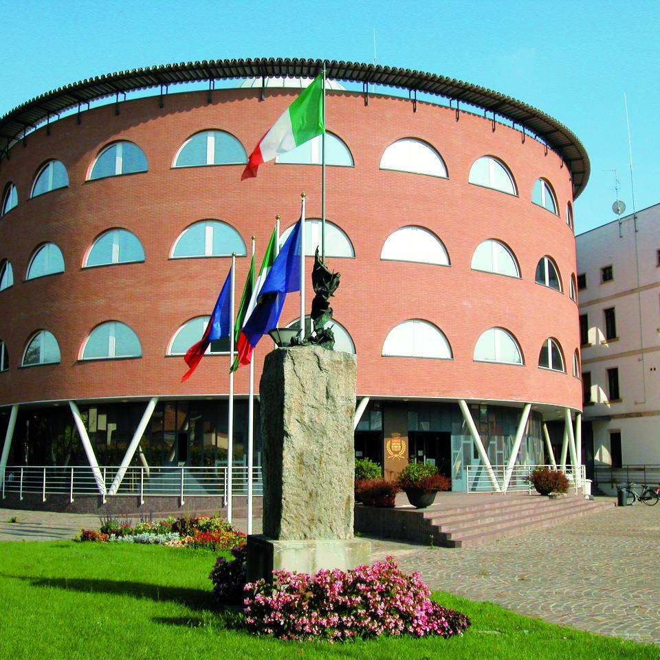Account ufficiale del Comune di Limbiate. Notizie e informazioni utili: linea diretta dal lunedì al venerdì, dalle 9 alle 14