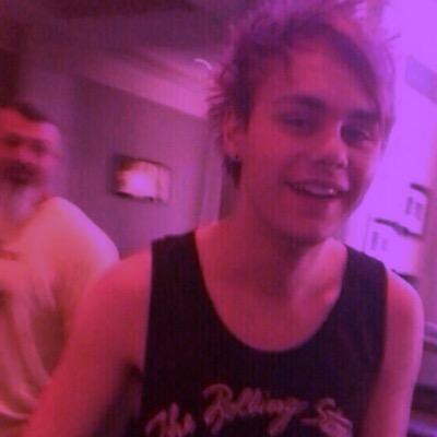 ' me,books,tv series,onedirection and five seconds of summer ' (+19)