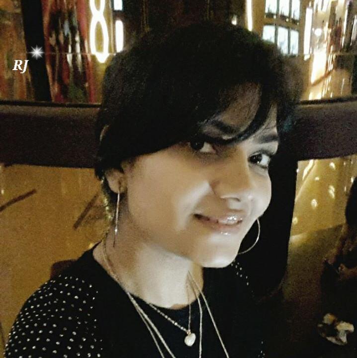 किसी को इतनी भी Importance  मत दो ,
कि कदर करना छोड़ दें....