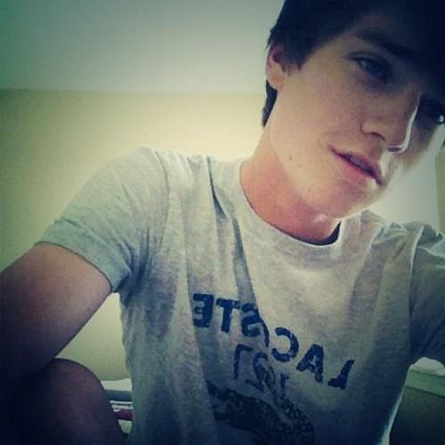 ¡HEY!Soy Alex •Directioner Boy 'No debes arrepentirte de lo que hiciste por que en su momento era lo que querías' •Me gustan las chicas divertidas •Surf-Hockey