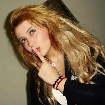 14 years old 
from: saudi Arabia 
i love farrah yousef ✨