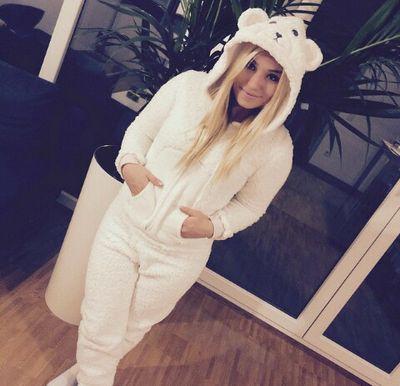 das ist eine fanpage für bibi  und habe noch ein account auf twitter dort heiße ich sveriaqueen und auf instagram sveria13 viel spaß mit dieser seite.