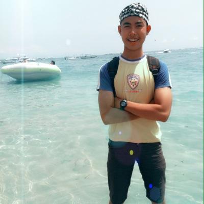 Bak bunga matahari menghadap matahari bertumbuh dan mekar ke langit biru yang tiada berbatas meskipun diterpa derasnya hujan tanpa menyeka air mata yang jatuh