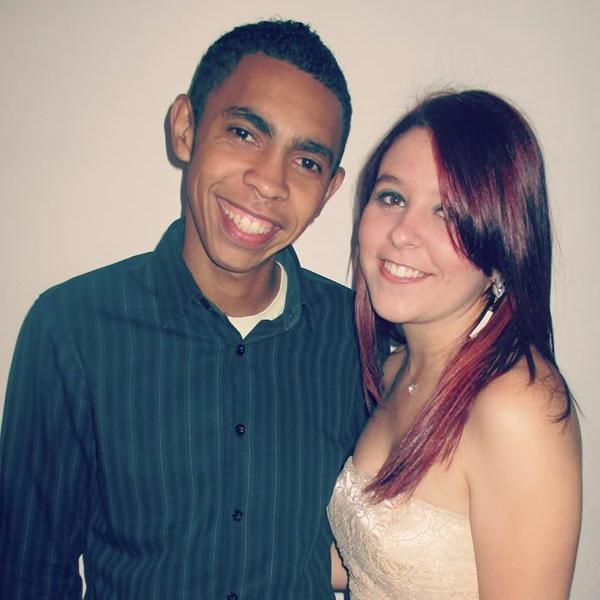 Casado Com Larissa, Minha Ajudadora  em todas as horas, mulher que Deus separou para que um dia pudéssemos ser felizes, músico e tantas outras..kkkkk