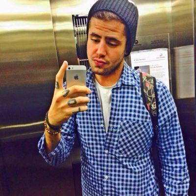 Sou uma fã como todas as outras amo o Lê e minha meta e oficializar esse twiter.
