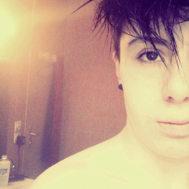 Je descends les verres les uns après les autres, jusqu'à ne plus savoir à combien j'en suis. -Sia-